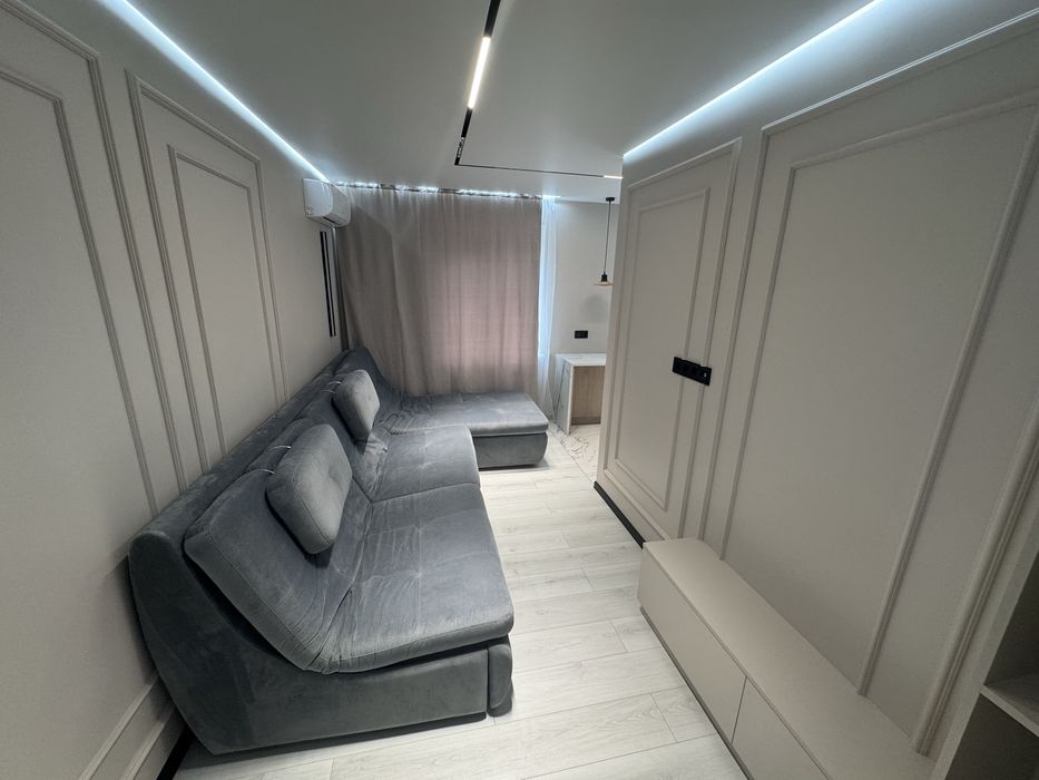 Здається 2 кімнатна в центрі міста .