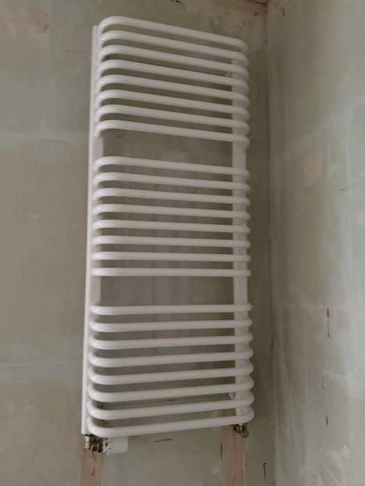Nowy grzejnik lazienkowy 117 cm x 50 cm