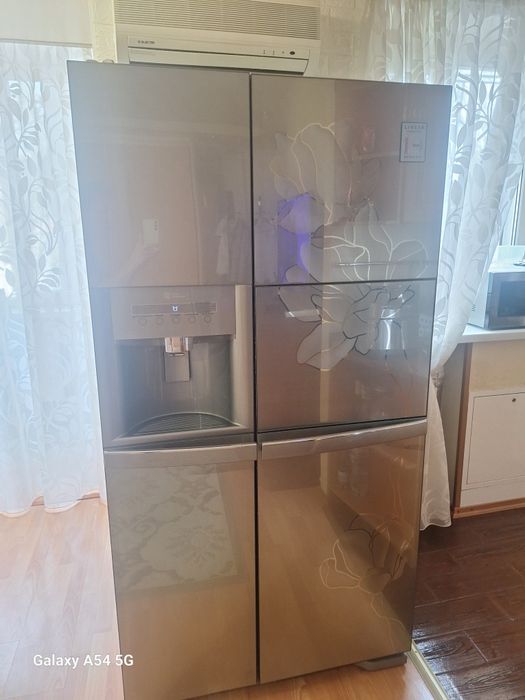 Продам Холодильник LG