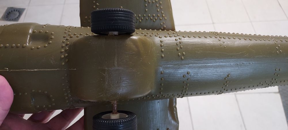 Avião militar plástico