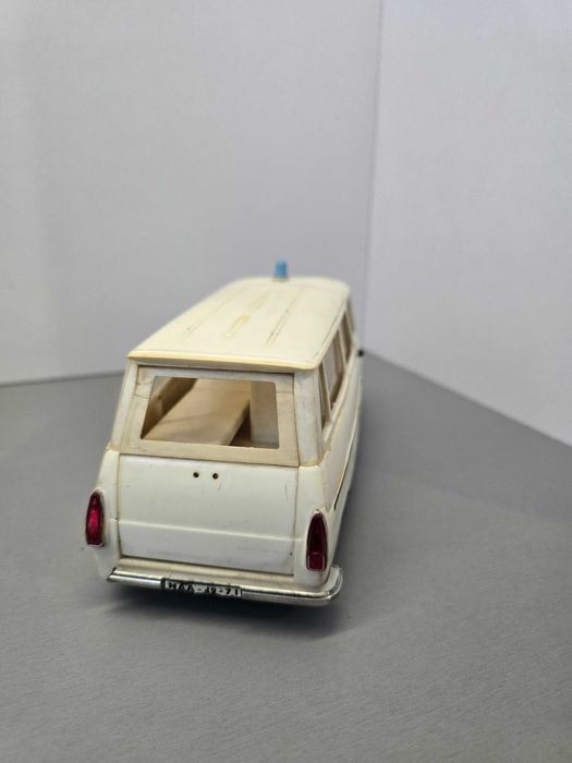 Stara zabawka samochód Skoda 1203 karetka antyk okres PRL.