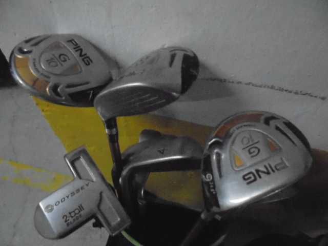 2 sacos de golfe com tacos 42 cada saco