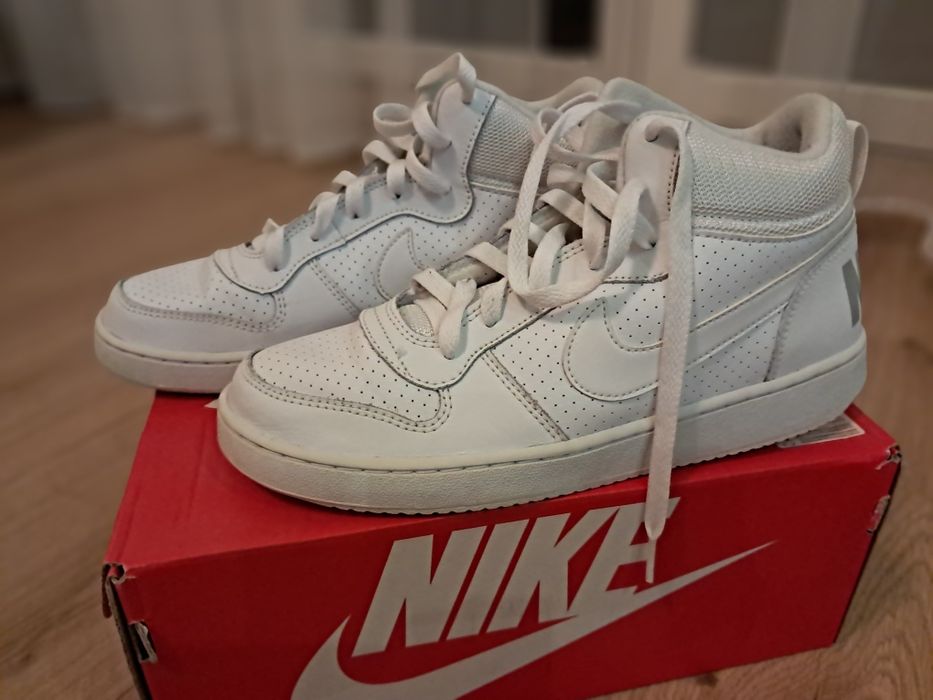 Buty Nike Court Borough Mid (GS) r. 40