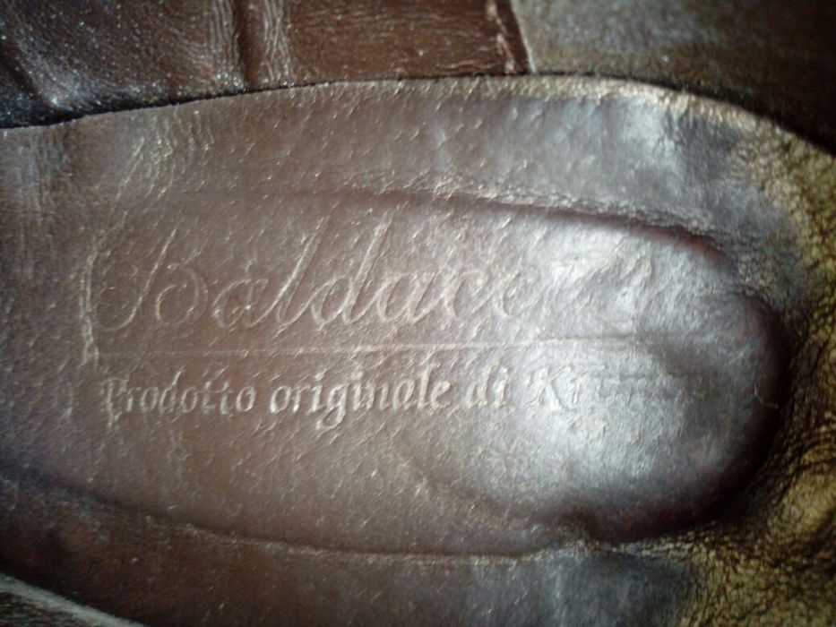 Skórzane buty na obcasie rozmiar 39