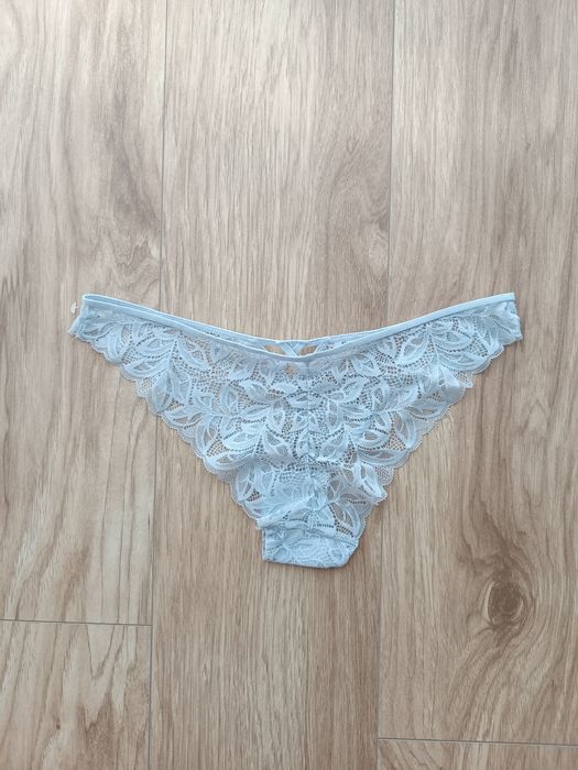 Jasnoniebieskie koronkowe majtki 38/40 M/L