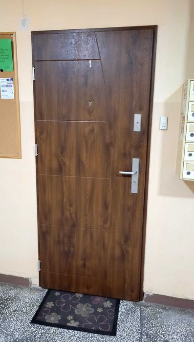 Drzwi wejściowe ocieplone do mieszkań i bloku z montażem