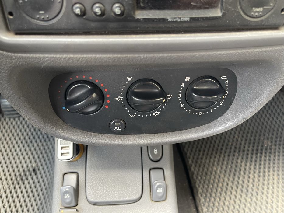 RENAULT CLIO SYMBOL 2001г 1.4 газ/бензин