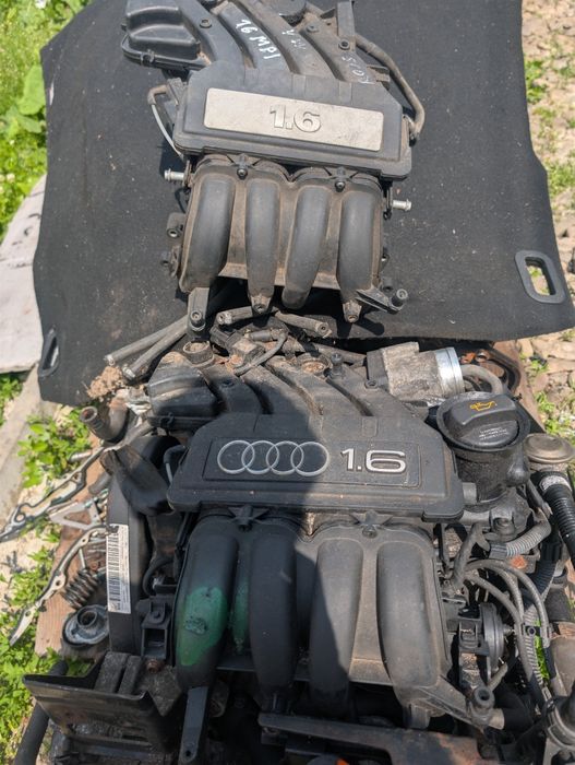 Впускний колектор volkswagen skoda audi 1.6 MPI