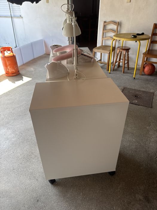 Vendo mesa de manicure