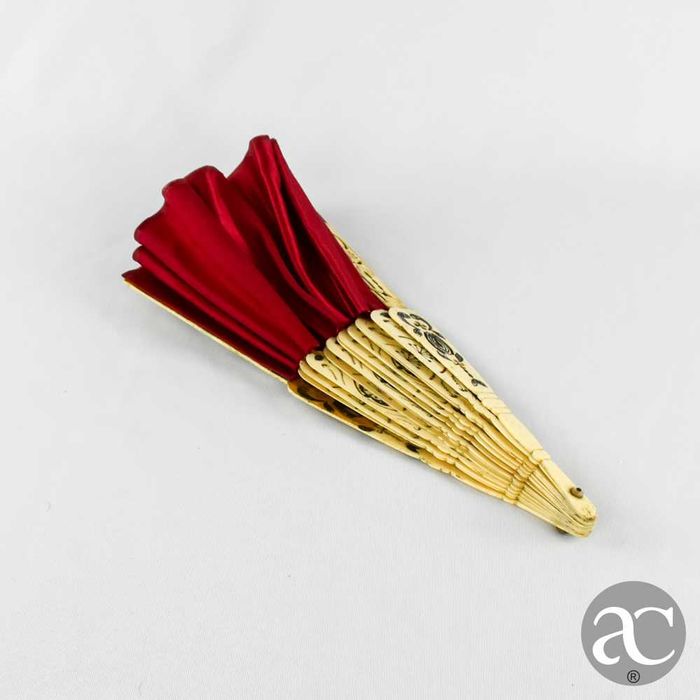 Leque europeu em osso? e tecido, séc. XIX