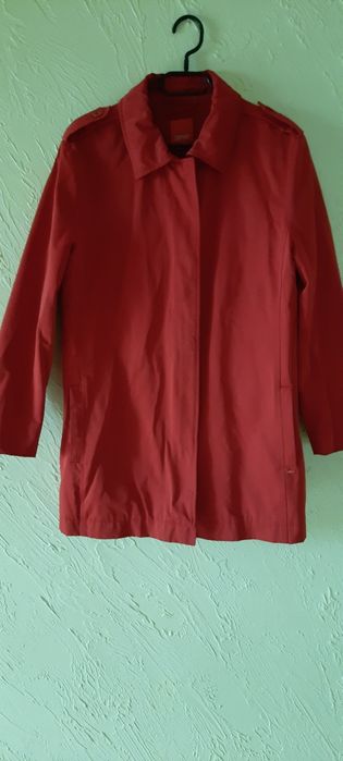 Czerwona kurtka wiosenna