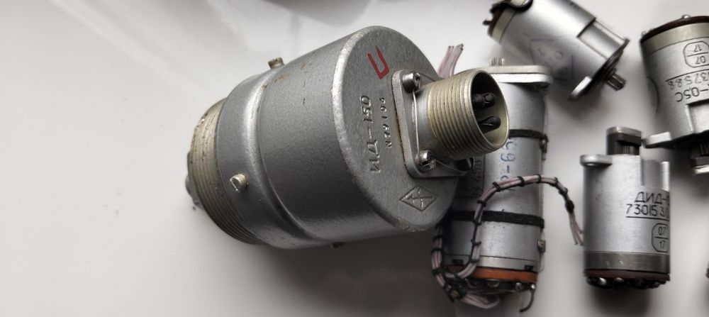 Кнопки авіаційні та інше.