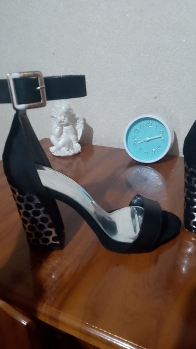 Босоніжки 39 розмір