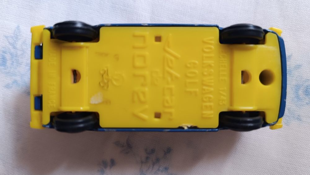 Carro Volkswagen Golf 1/43