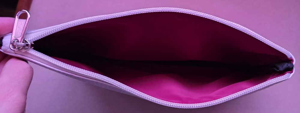 Bolsa de maquilhagem da Guilty