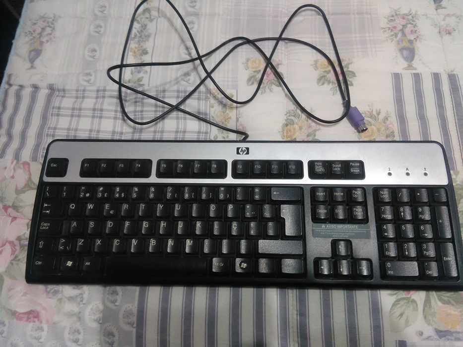 2 monitores, 2 teclados, 1 rato e colunas - ler descrição64585038543619122