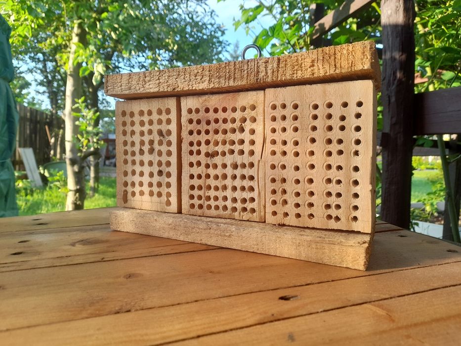 Domek Hotel dla pszczół/ murarek / owadów SOLIDNY