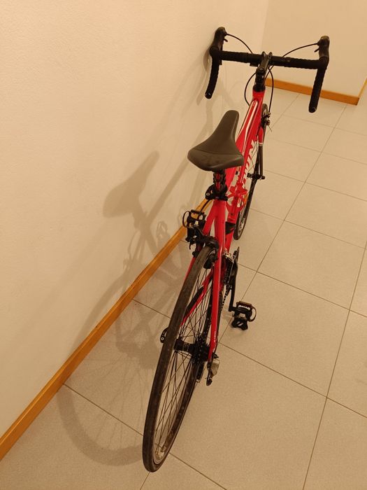 Bicicleta de Estrada, BTWIN Modelo Triban 3, Optimo para iniciantes.