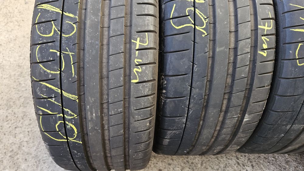 Opony  235.35.19  Michelin