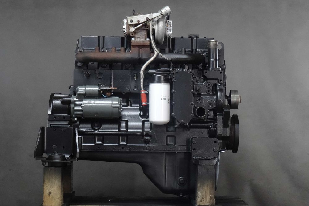 Silnik spalinowy - Komatsu SAA6D114E-1