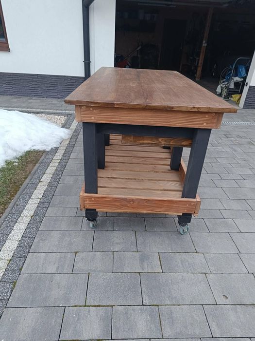 Drewniany stół warsztatowy