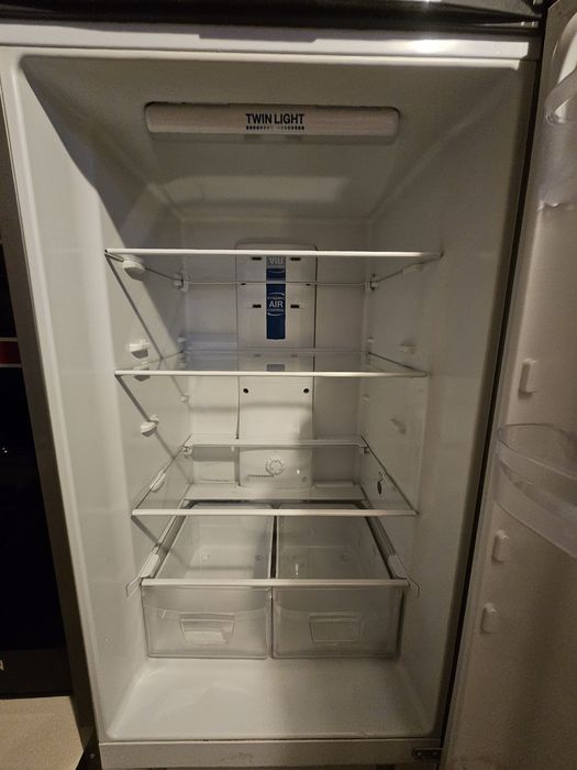 Indesit duża,  uszkodzona.