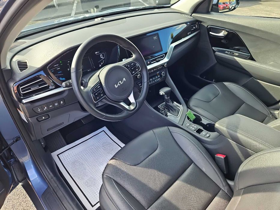 Kia Niro EX Premium      2022