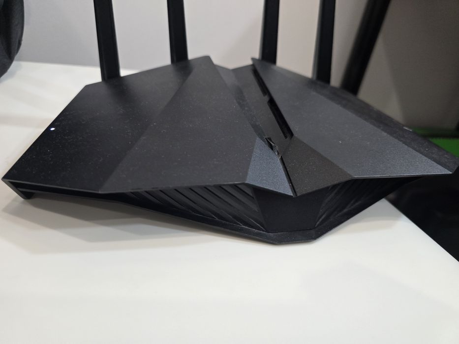 Router ASUS RT-AX82U