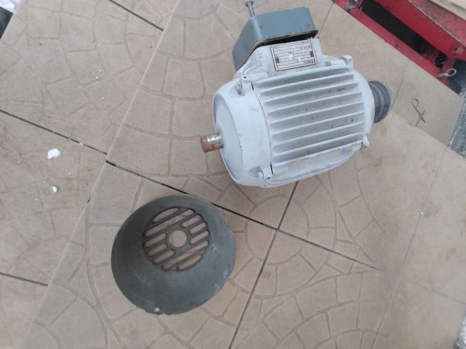 Двигун 0.75 кВт 1400 об/хв 220/380 (мотор провірений робочий)