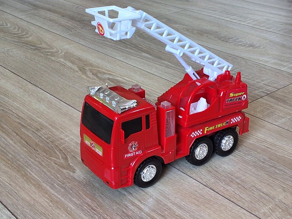 Wóz strażacki plus gratis