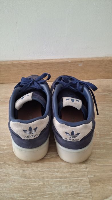Tenis adidas basketball Los Angeles semi novo