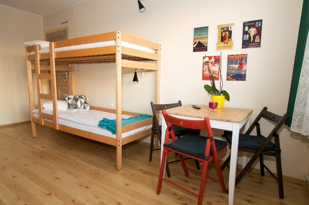 Tanie noclegi, 15 min do centrum, TV Wi-Fi, Parking, WOLNE POKOJE