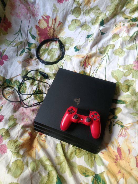 Konsola PlayStation 4 PRO 1tb + pad ps4