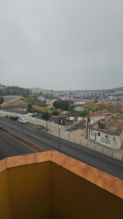 Quarto amplo com varanda Campolide, Lisboa