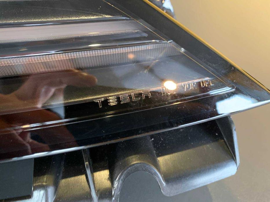 Фара  Tesla model 3 Highland