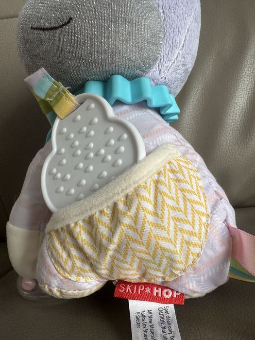 Skip Hop Сенсорна підвіска Єдиноріг з прорізувачем на коляску