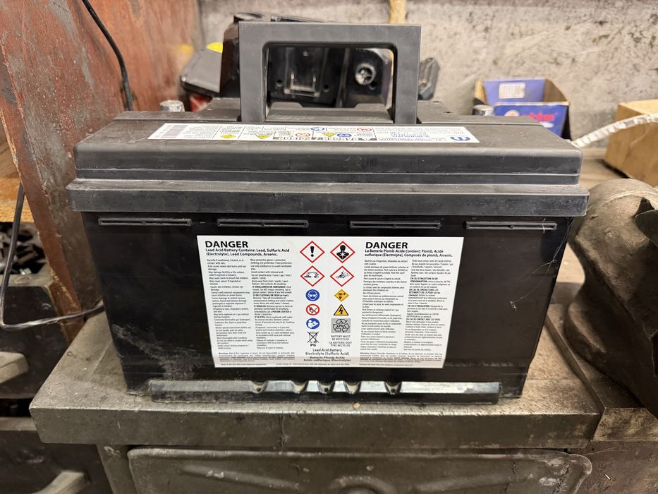 Автомобильный аккумулятор снят со свежего авто с америки