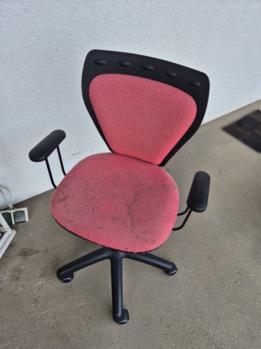 Krzesło do biurka dziecięce