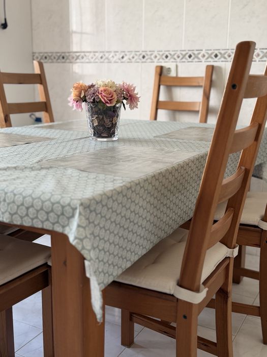 Mesa de Jantar IKEA STORNÄS com 4 Cadeiras – Pinho Maciço | como nova