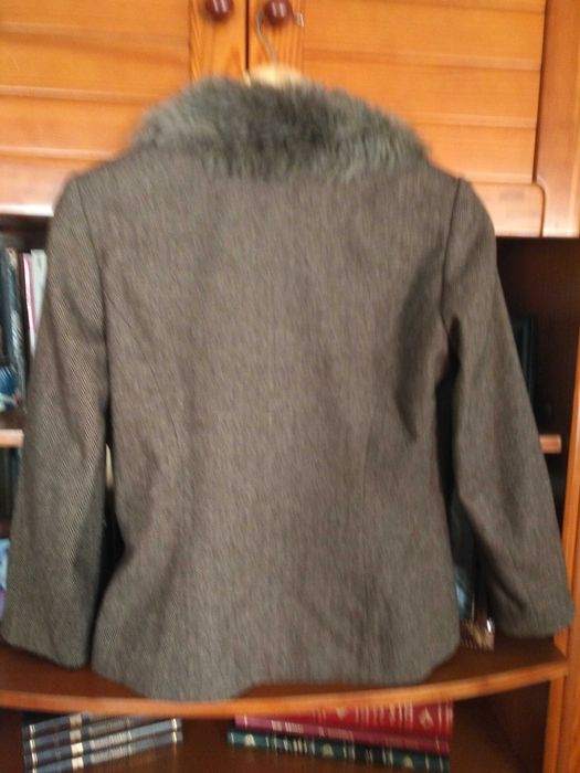 Casaca com gola de pêlo