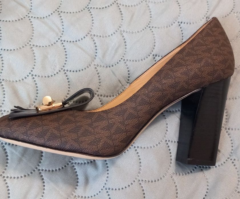 Pantofle/ buty na obcasie Michaela Korsa