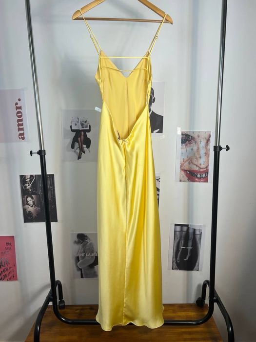 Чарівна сатинова сукня міді Zara з плетінням на спинці