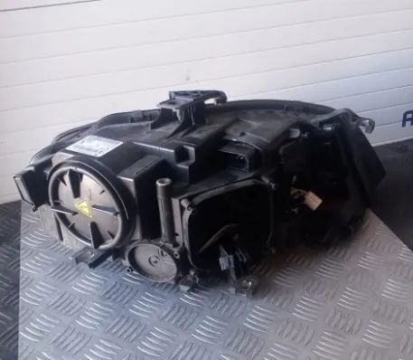 Optica Esquerda Audi A4 B8 2.0TDI 2009 Ref: 8K0941029AJ