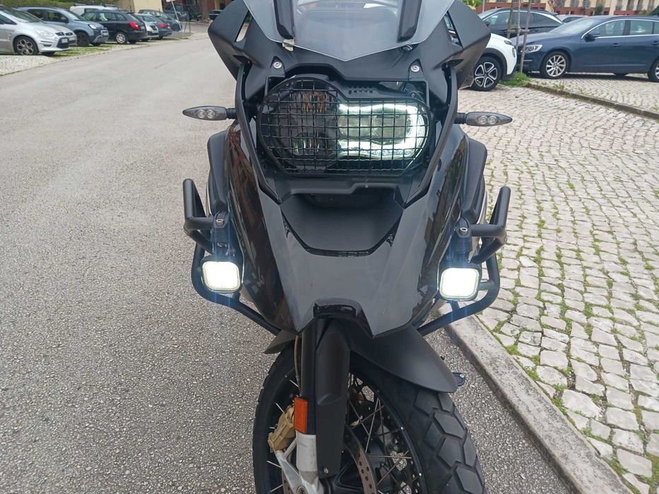 BMW R 1250 GS  suspensão rebaixada,bem estimada ,garagem