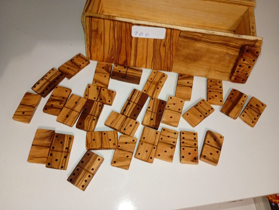 Dominós de oliveira