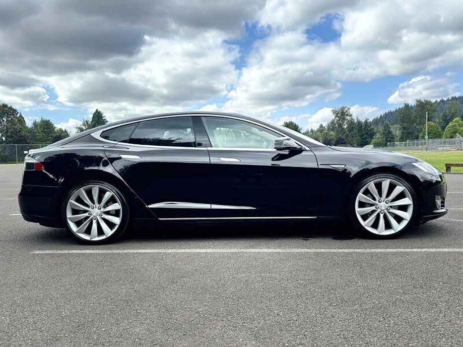 Tesla Model S      2015