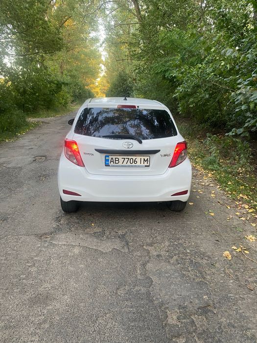 Тойота yaris 2013р