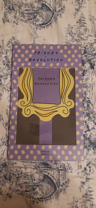 Lusterko revolution serial przyjaciele