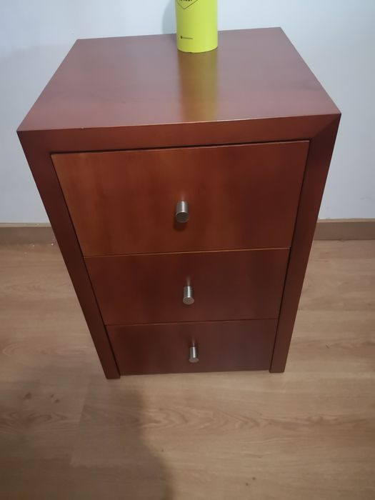 Mesa, secretária e cadeira escritório.