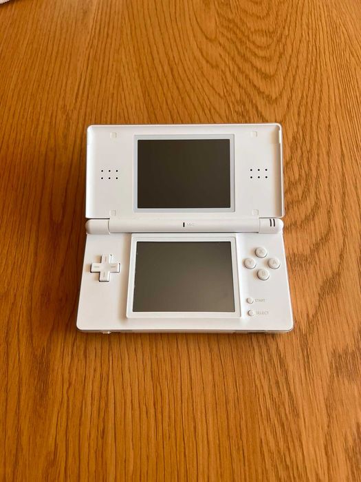 Nintendo DS Lite Branca com 80+ Jogos